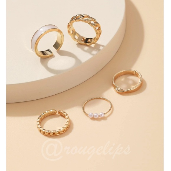 Set of 5 Rings Gold Tone Fashion Jewelry Faux Pearl - Picture 2 of 4